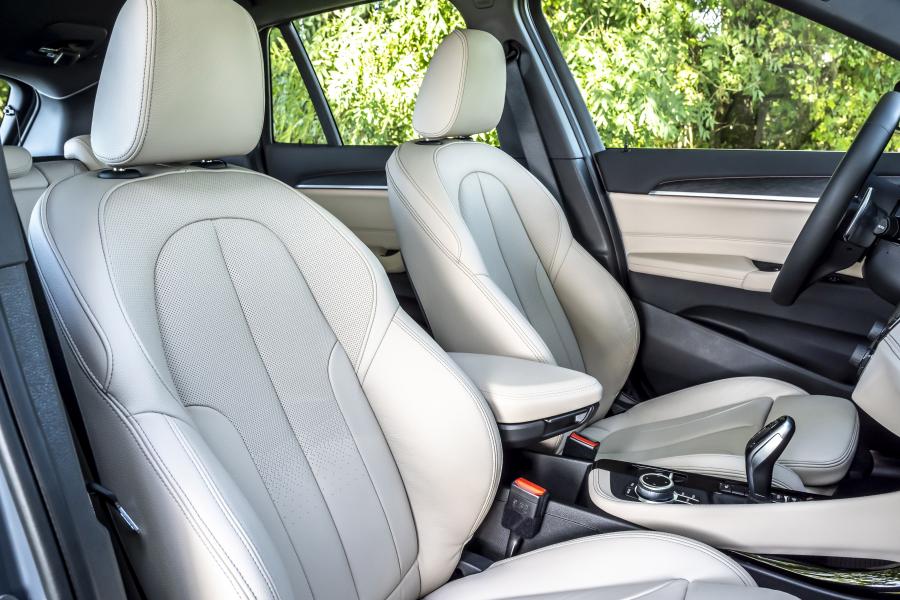 Интерьер BMW X1 xDrive25d xLine (F48) 2019 года  (WW) (фото 54 из 99)